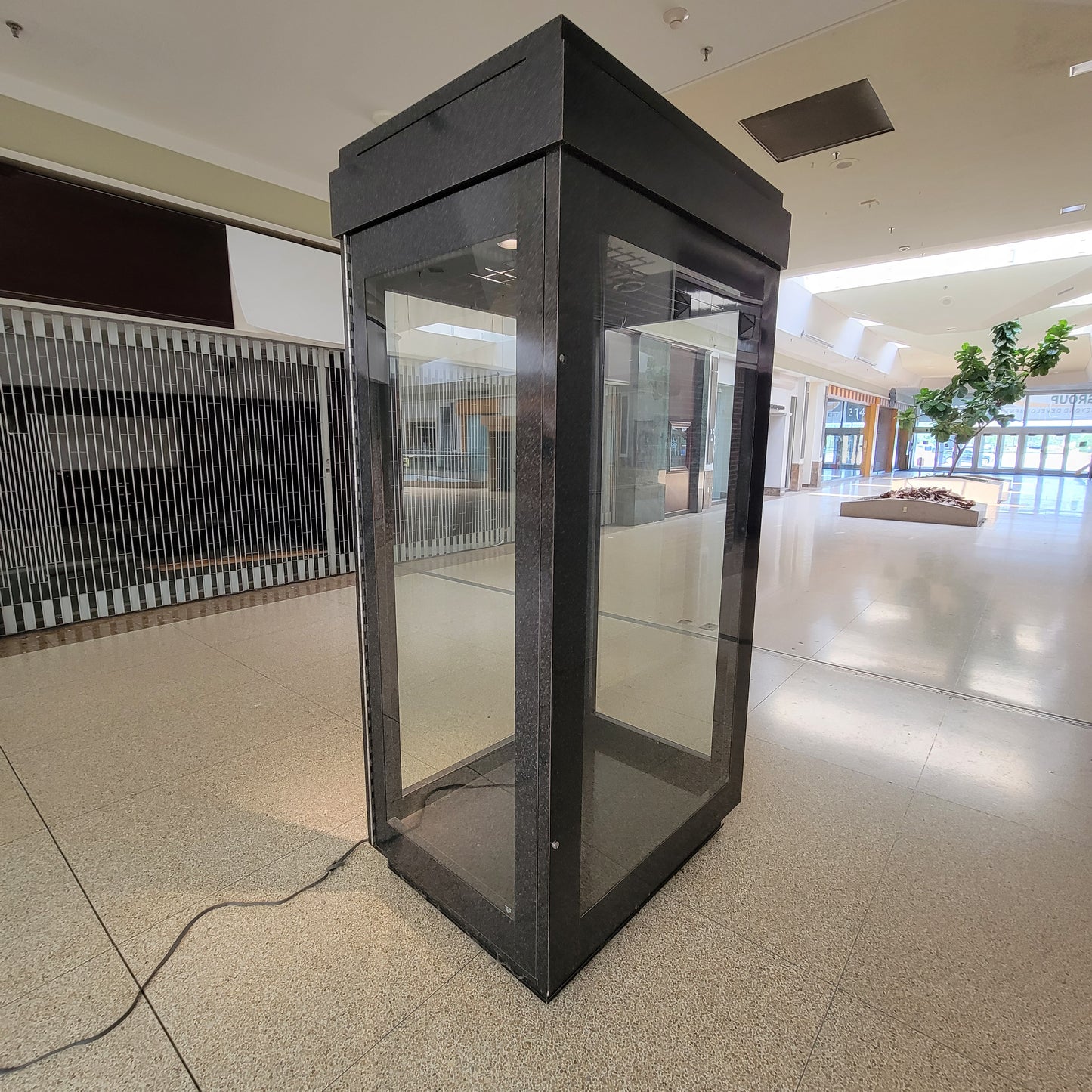 Large Lighted Enclosed Display Unit