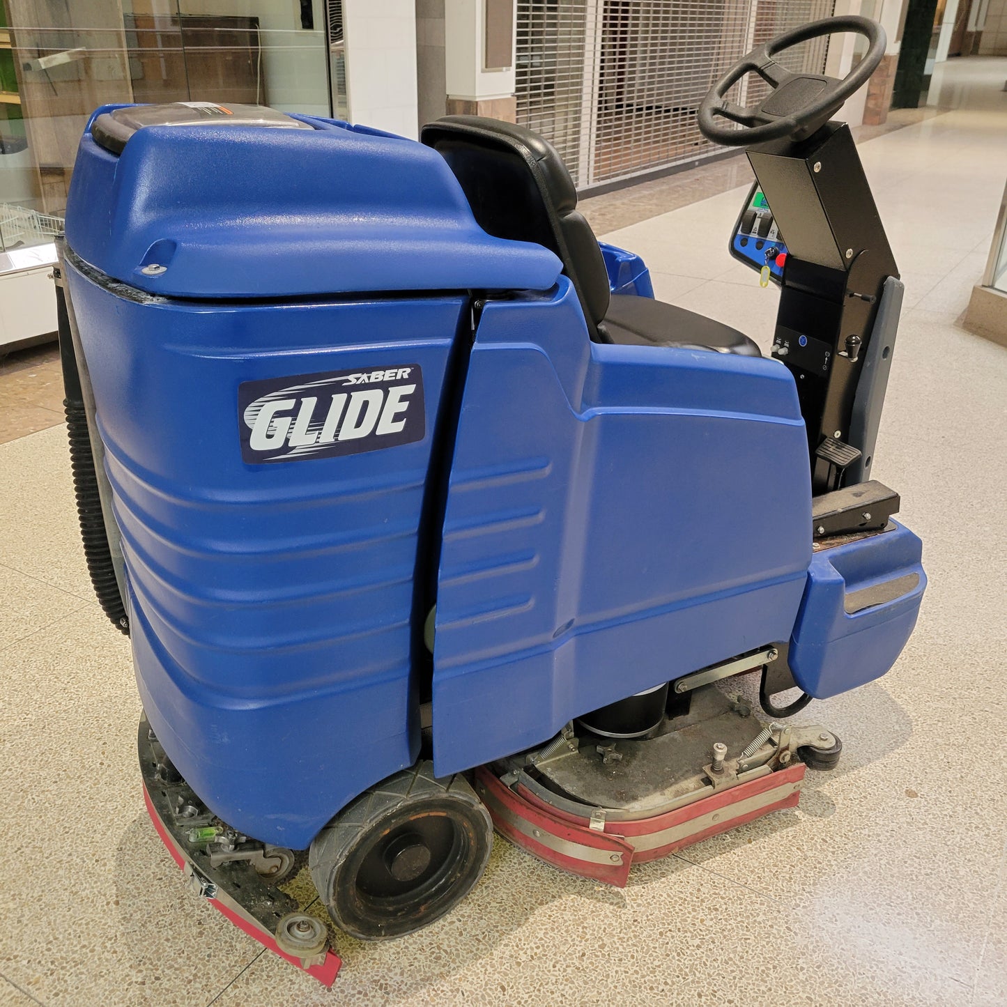 Windsor SG32 Saber Glide 32" Ride On Floor Scrubber 36v