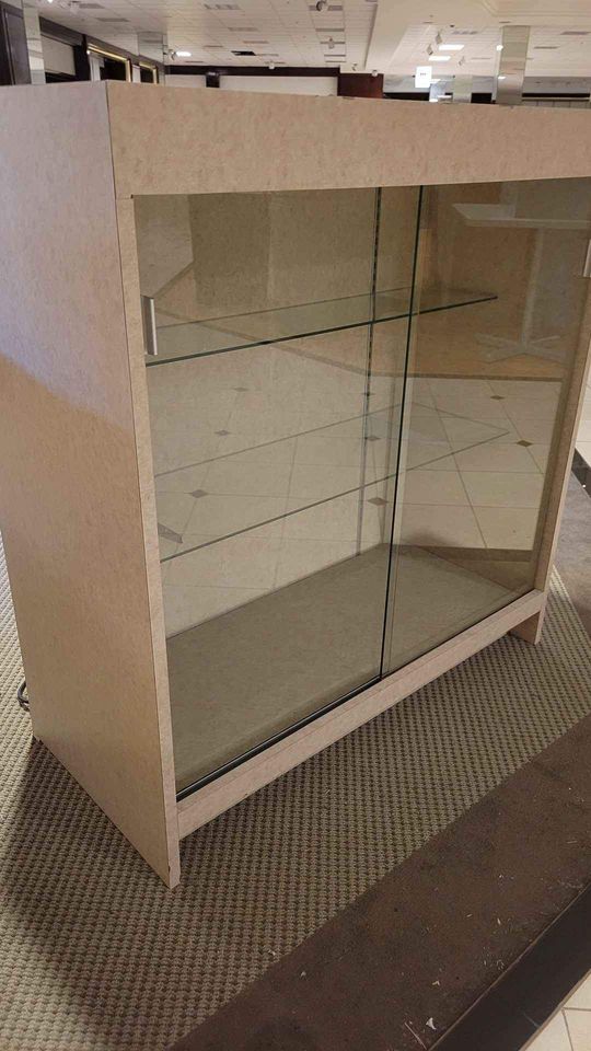 Lighted Stand-up Display Case