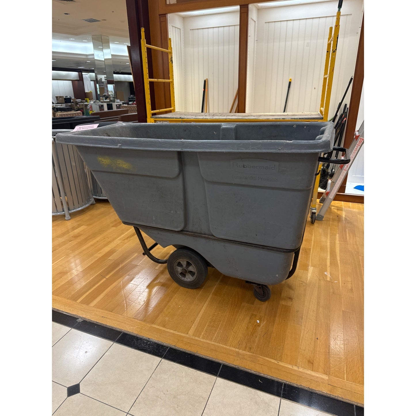 Rubbermaid Tilt Dumpster 1 Cu Yd