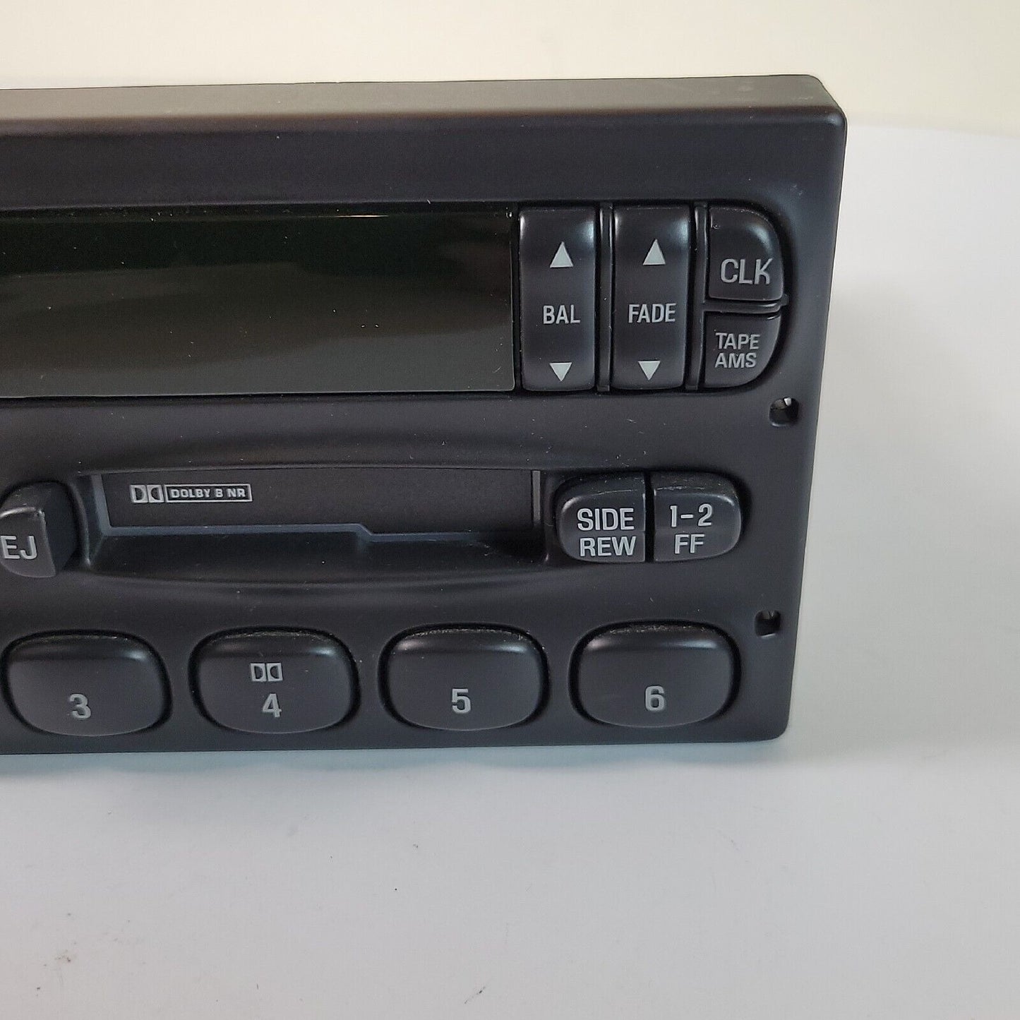 Ford F8VF-19B132-AA AM FM Stereo Cassette Radio -- 1998-2004 Ford Truck F150