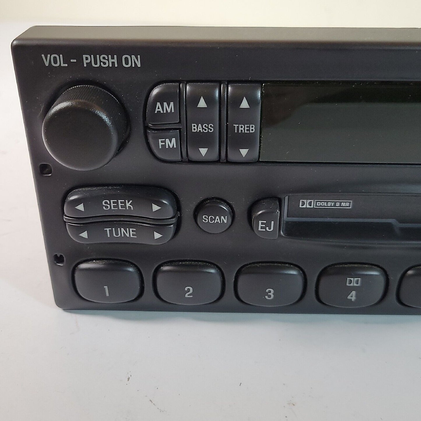 Ford F8VF-19B132-AA AM FM Stereo Cassette Radio -- 1998-2004 Ford Truck F150