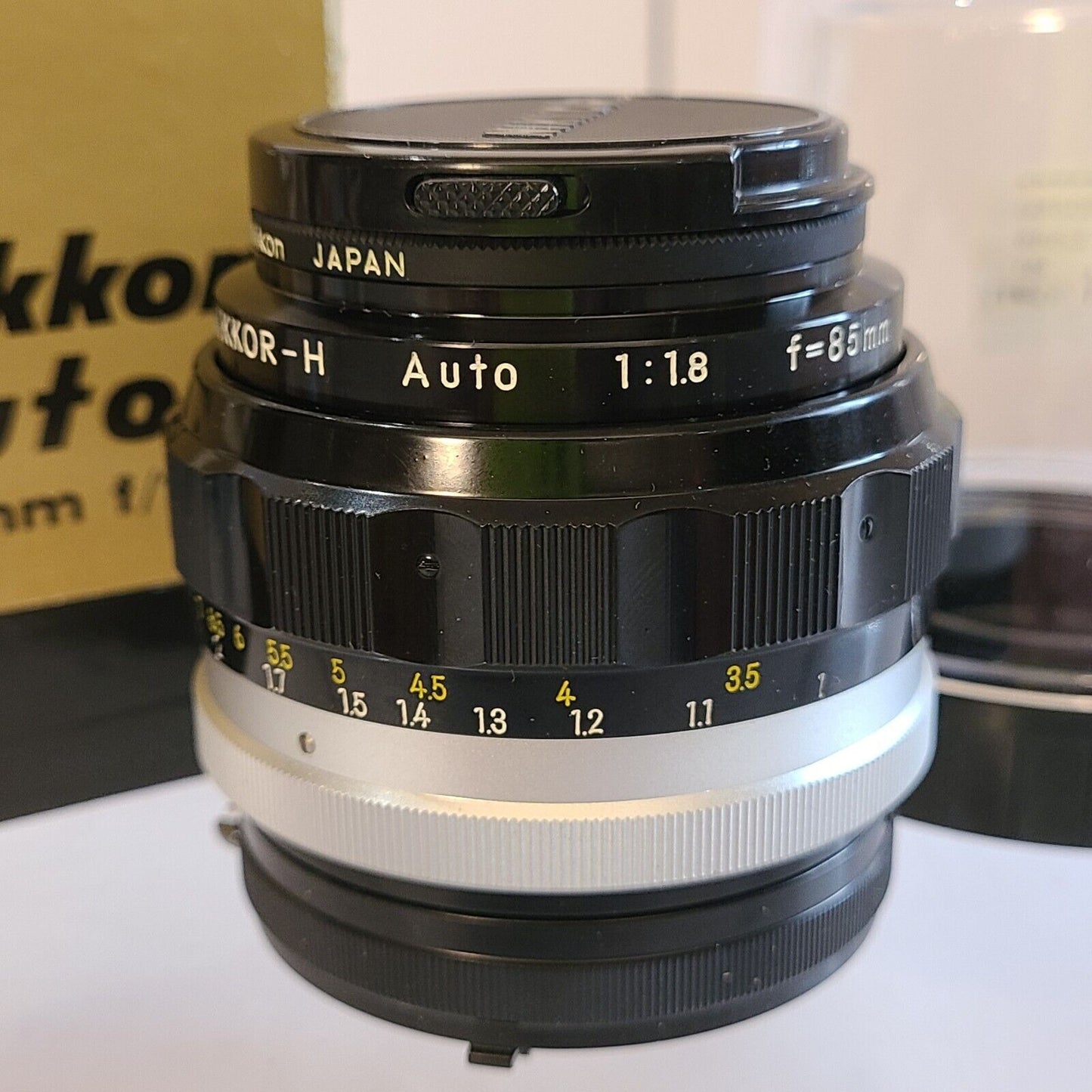 Nikon Nikkor F 85MM F 1.8  Prime Lens Near mint