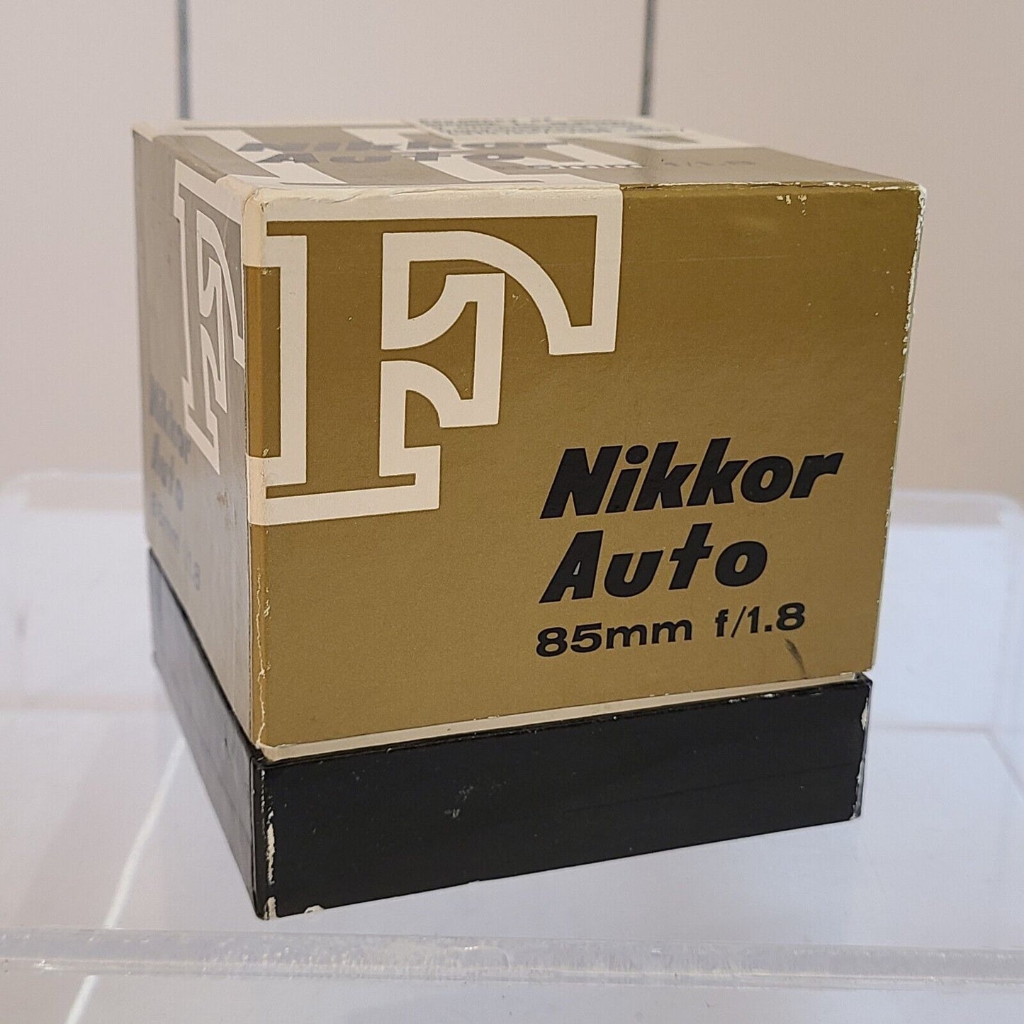 Nikon Nikkor F 85MM F 1.8  Prime Lens Near mint