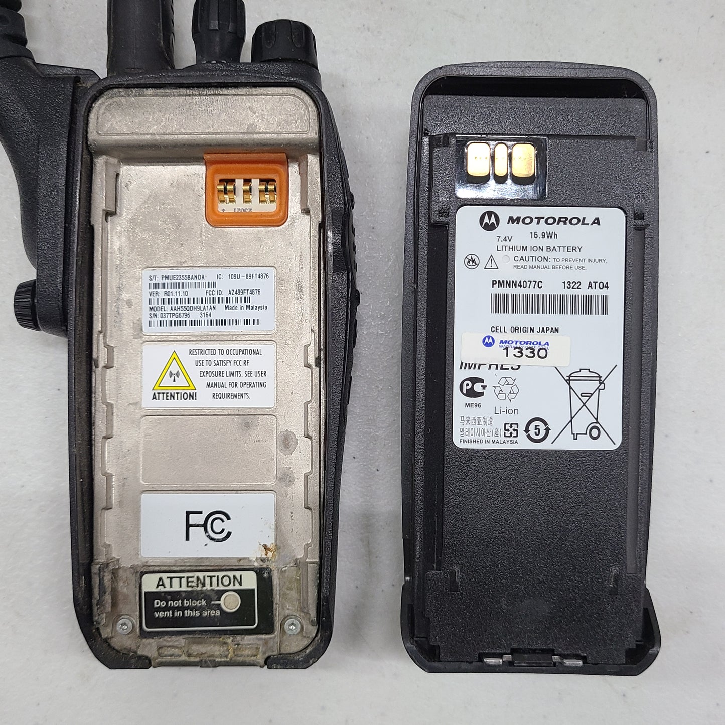 Motorola XPR 6650 Two Way Radio w/Mic & Charging Dock