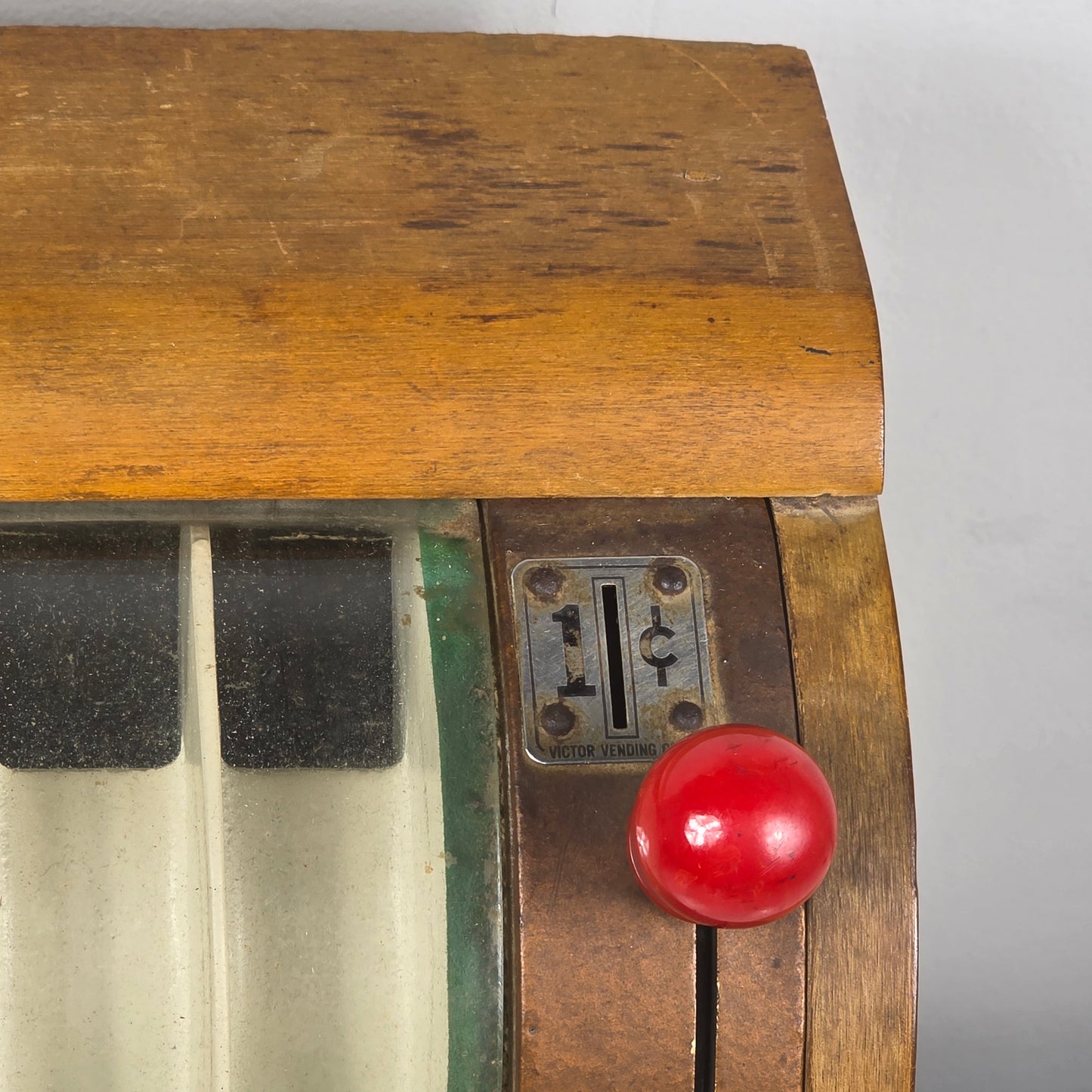 1941 Victor “Roll a Pack” 1¢ Wooden Cigarette Trade Stimulator