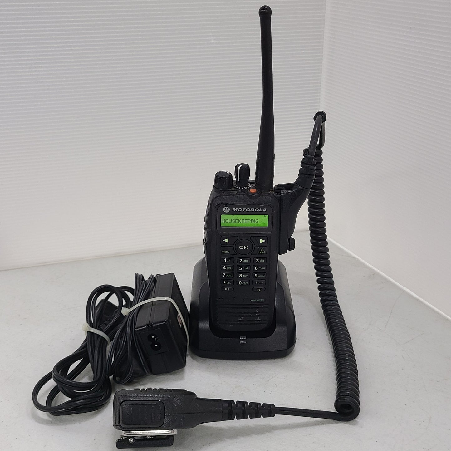 Motorola XPR 6650 Two Way Radio w/Mic & Charging Dock