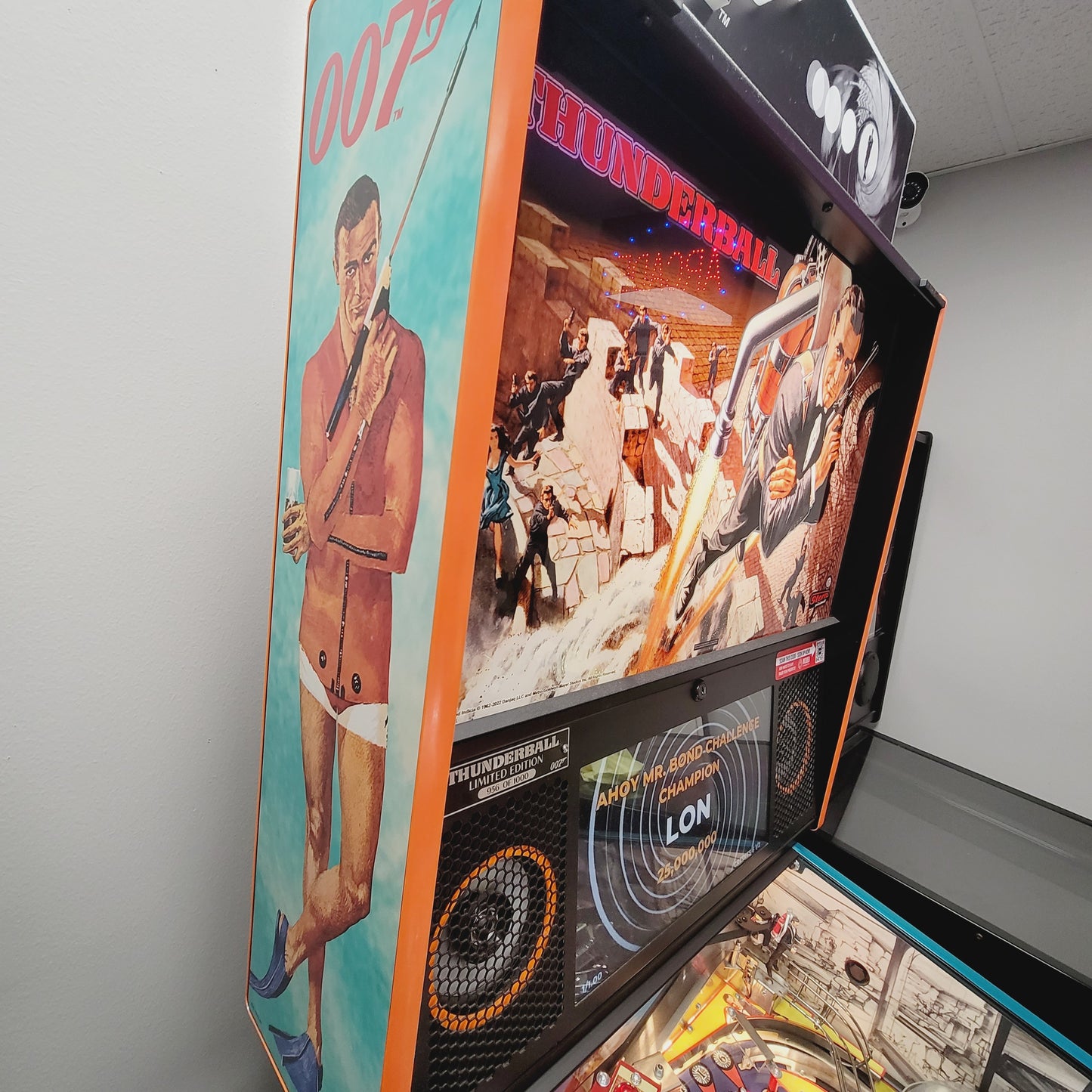 James Bond 007 Limited Edition Thunderball Stern Pinball Game